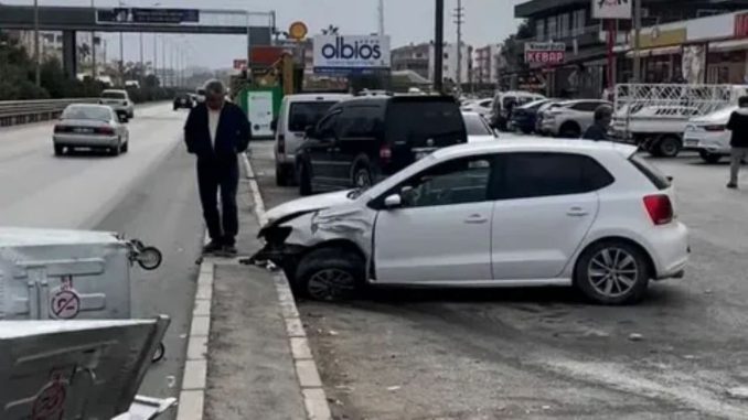 istanbulda-fec-olay-araba-kaldirima-carpti-bayan-can-verdi-UNf8PJEv.webp