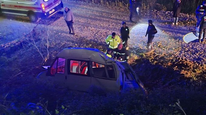 samsunda-trafik-kabusu-sarampole-devrilen-minibus-faciaya-neden-oldu-WnTlcRJZ.webp
